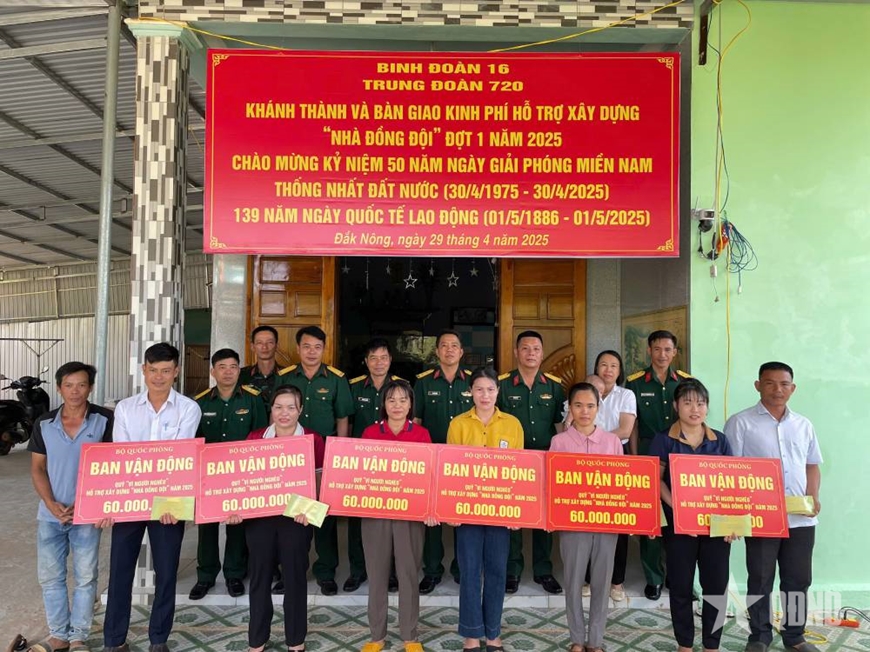 Binh đoàn 16, tặng kinh phí hỗ trợ xây dựng 6 căn Nhà đồng đội tại Trung đoàn 720