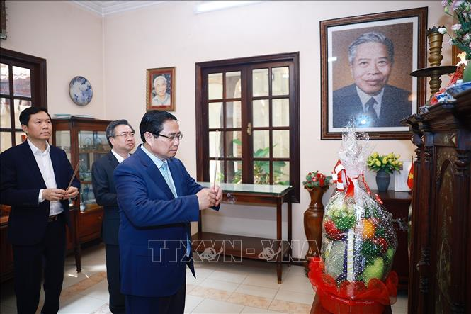 Thủ tướng Phạm Minh Chính dâng hương tưởng nhớ Chủ tịch Hội đồng Bộ trưởng Phạm Hùng và Thủ tướng Võ Văn Kiệt