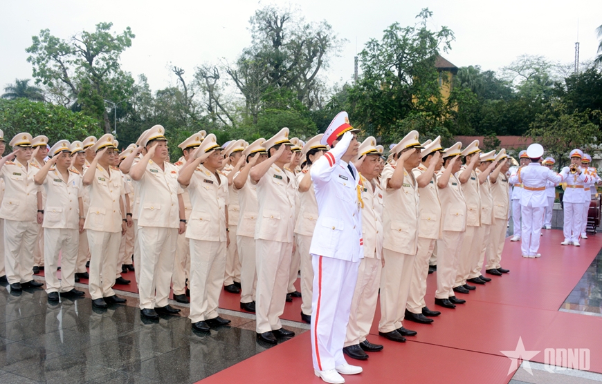 Lãnh đạo Đảng, Nhà nước, Quân đội vào Lăng viếng Chủ tịch Hồ Chí Minh nhân kỷ niệm 50 năm Ngày giải phóng miền Nam, thống nhất đất nước