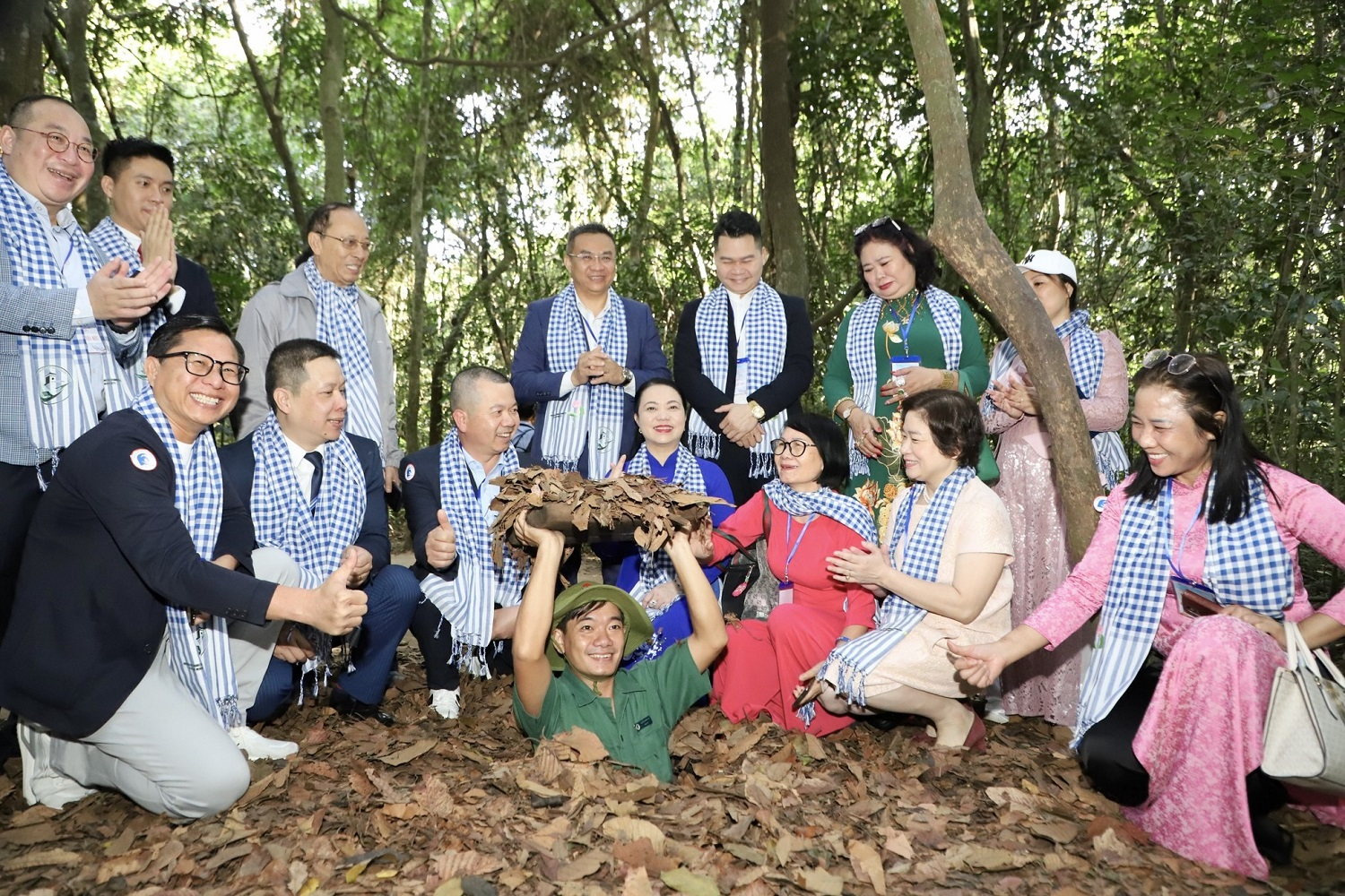 Hướng về nguồn cội từ tình yêu và trách nhiệm cống hiến