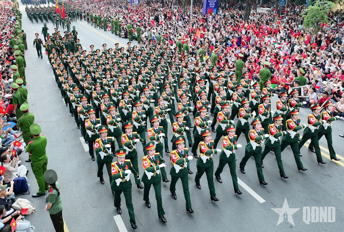 Đất nước trọn niềm vui