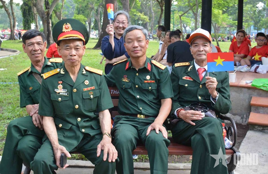 Háo hức được đón đoàn quân chiến thắng trở về