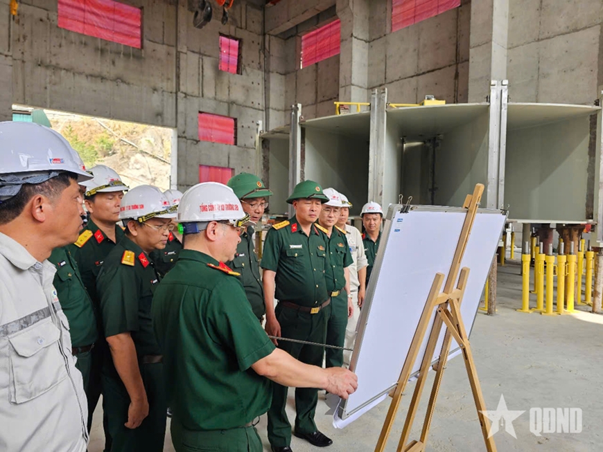 Binh đoàn 12 thi công xuyên lễ trên những công trình trọng điểm