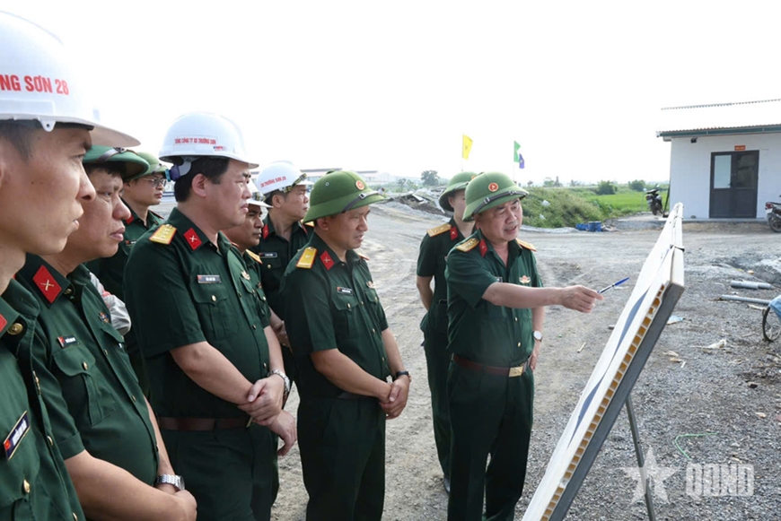 Binh đoàn 12 thi công xuyên lễ trên những công trình trọng điểm