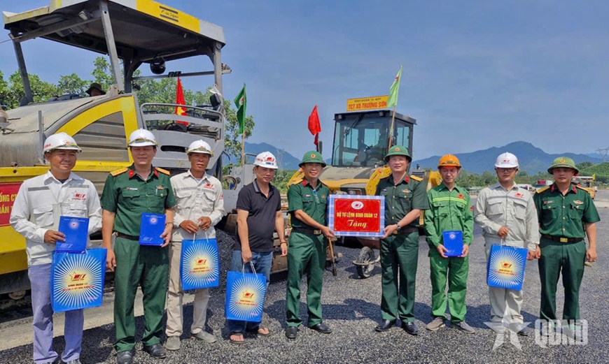Binh đoàn 12 thi công xuyên lễ trên những công trình trọng điểm