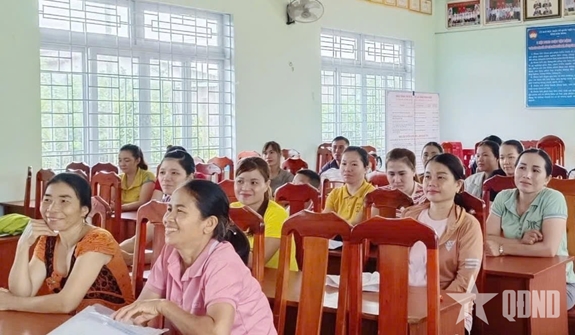 Lao động người DTTS huyện Krông Nô, tỉnh Đắk Nông tích cực tham gia lớp đào tạo nghề.