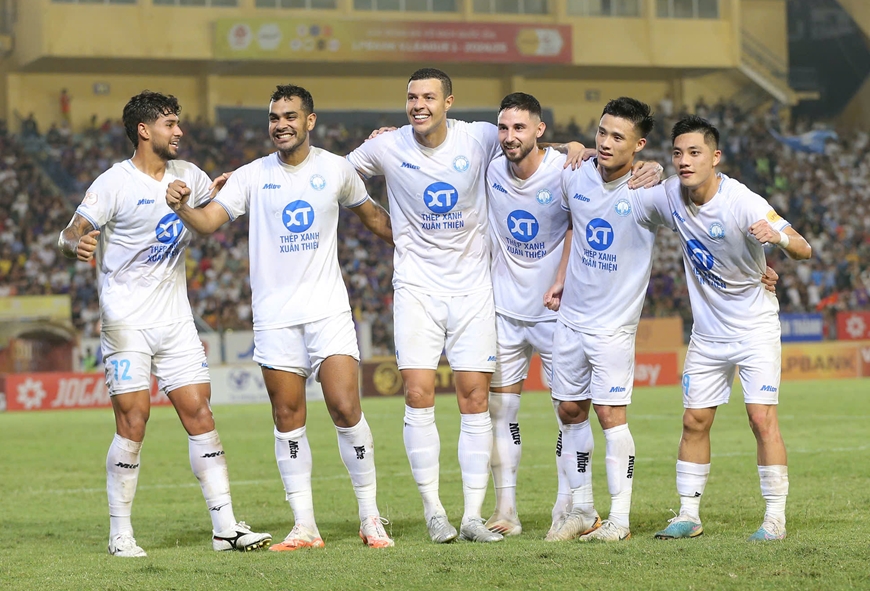 Thép Xanh Nam Định tiến gần tới ngôi vô địch V-League 2024-2025