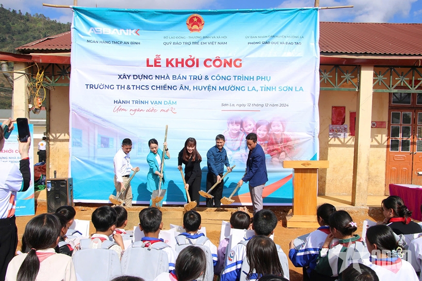 Khánh thành nhà bán trú và công trình phụ trợ cho học sinh tại Sơn La