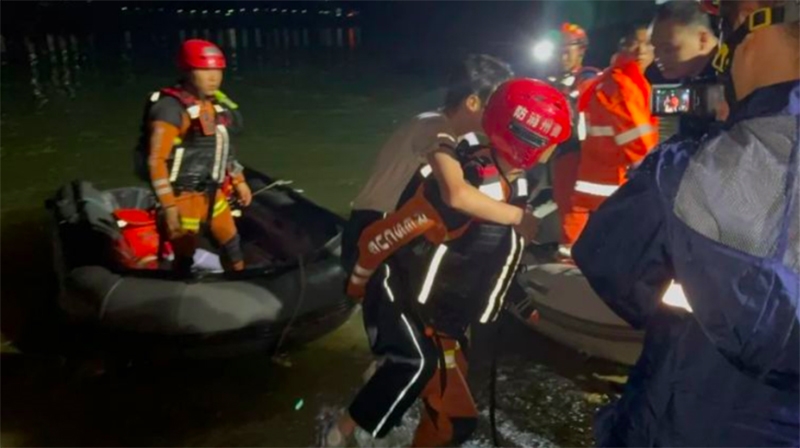 Lật thuyền du lịch tại Trung Quốc, gần 90 người thương vong