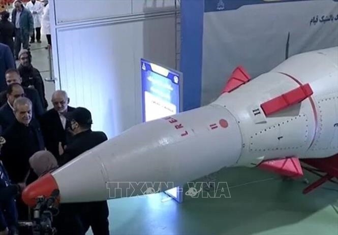 Căng thẳng tại Trung Đông: Iran trình làng tên lửa đạn đạo mới