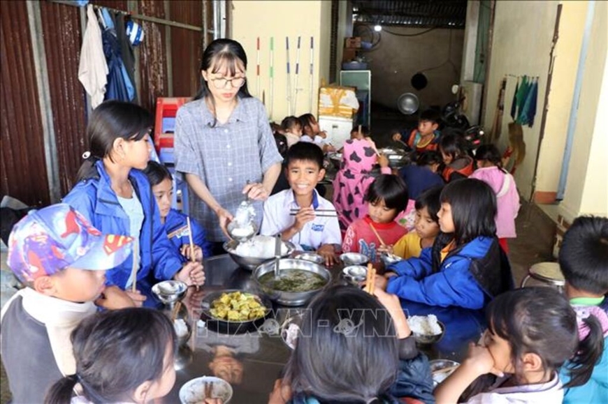 Bữa trưa cho trẻ em vùng sâu