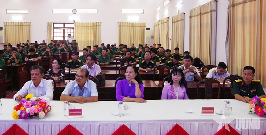 Sư đoàn 5 (Quân khu 7) phối hợp tuyên truyền về biển, đảo