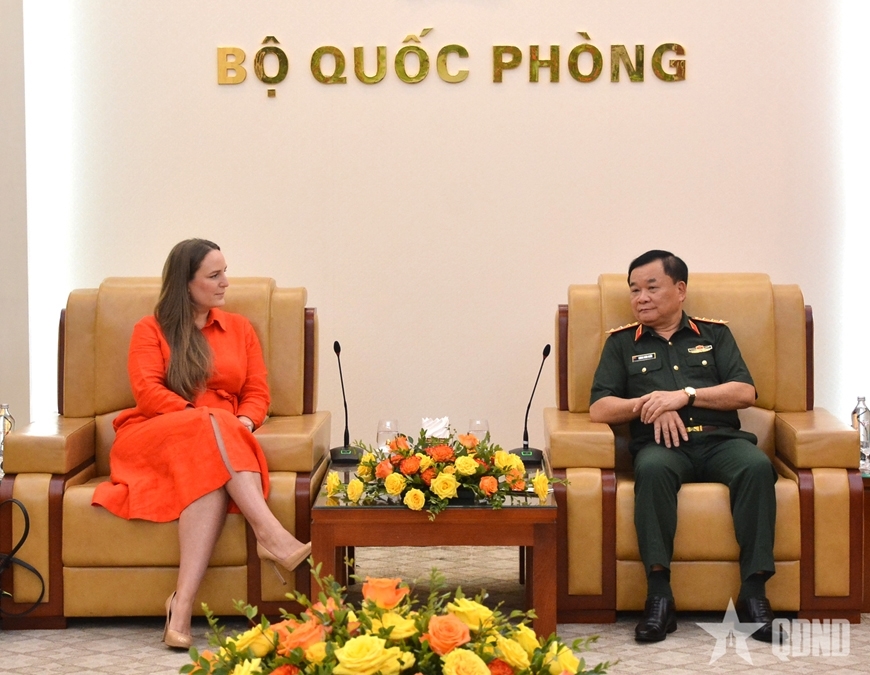 Thượng tướng Hoàng Xuân Chiến tiếp Giám đốc điều hành IISS khu vực châu Á