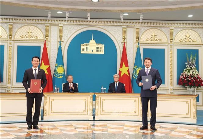 Tổng Bí thư Tô Lâm chứng kiến Lễ trao các văn kiện hợp tác song phương Việt Nam – Kazakhstan