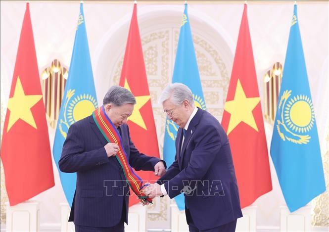 Tổng Bí thư Tô Lâm nhận Huân chương Hữu nghị Dostyk hạng Nhất