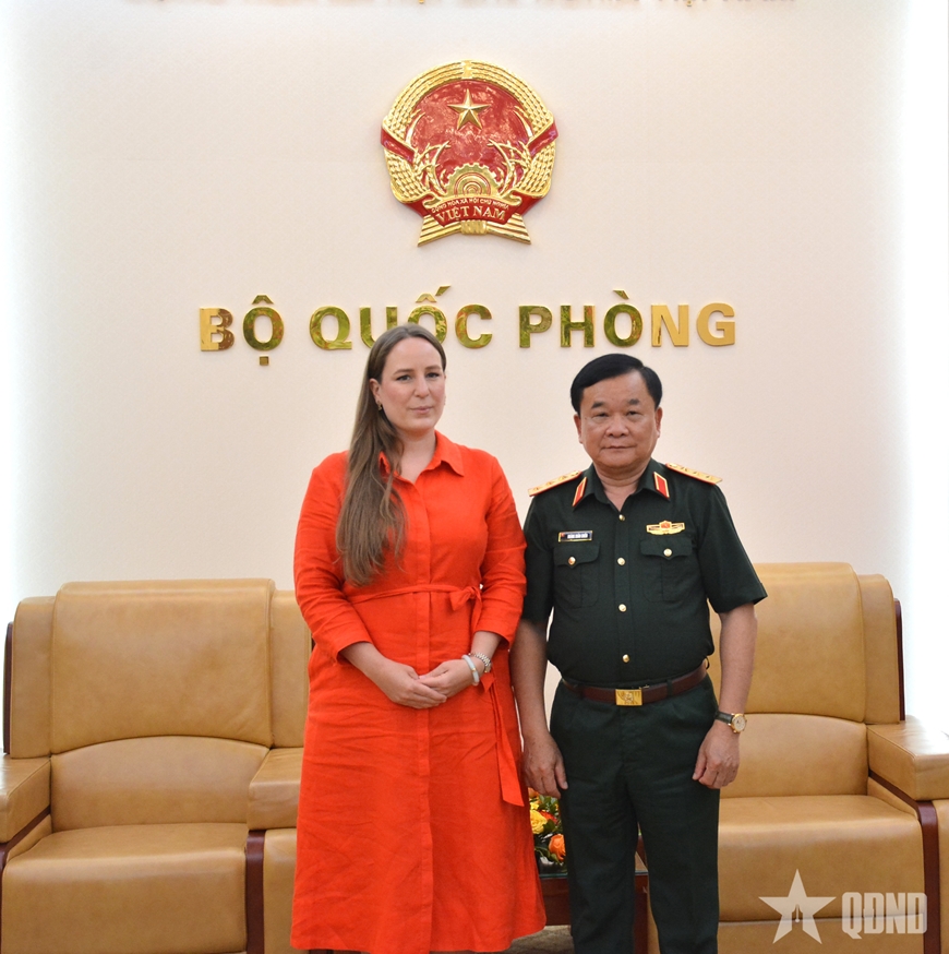 Thượng tướng Hoàng Xuân Chiến tiếp Giám đốc điều hành IISS khu vực châu Á