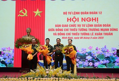 Gallery - 	Bàn giao chức vụ Tư lệnh Quân đoàn 12