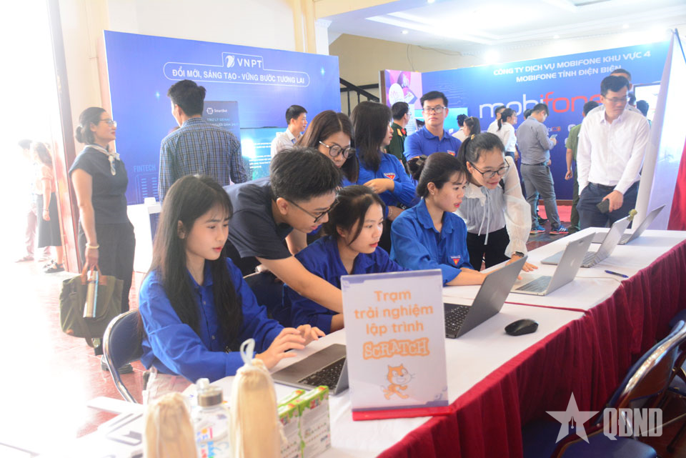 Điện Biên: Hàng trăm giáo viên và học sinh tham gia “Ngày hội AI”