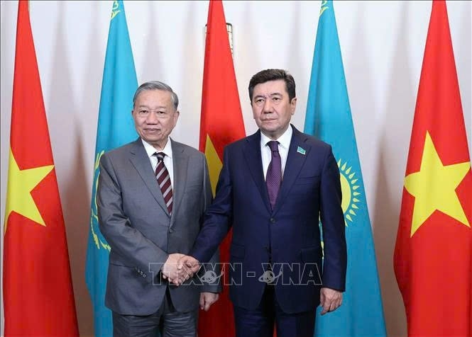 Tổng Bí thư Tô Lâm hội kiến Chủ tịch Hạ viện Kazakhstan, kiêm Chủ tịch Đảng Amanat