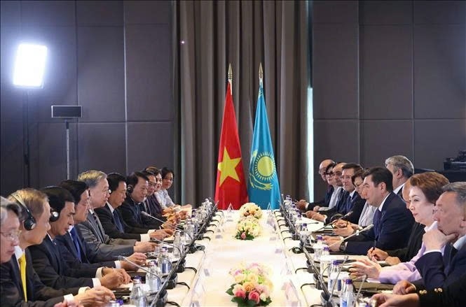 Tổng Bí thư Tô Lâm hội kiến Chủ tịch Hạ viện Kazakhstan, kiêm Chủ tịch Đảng Amanat