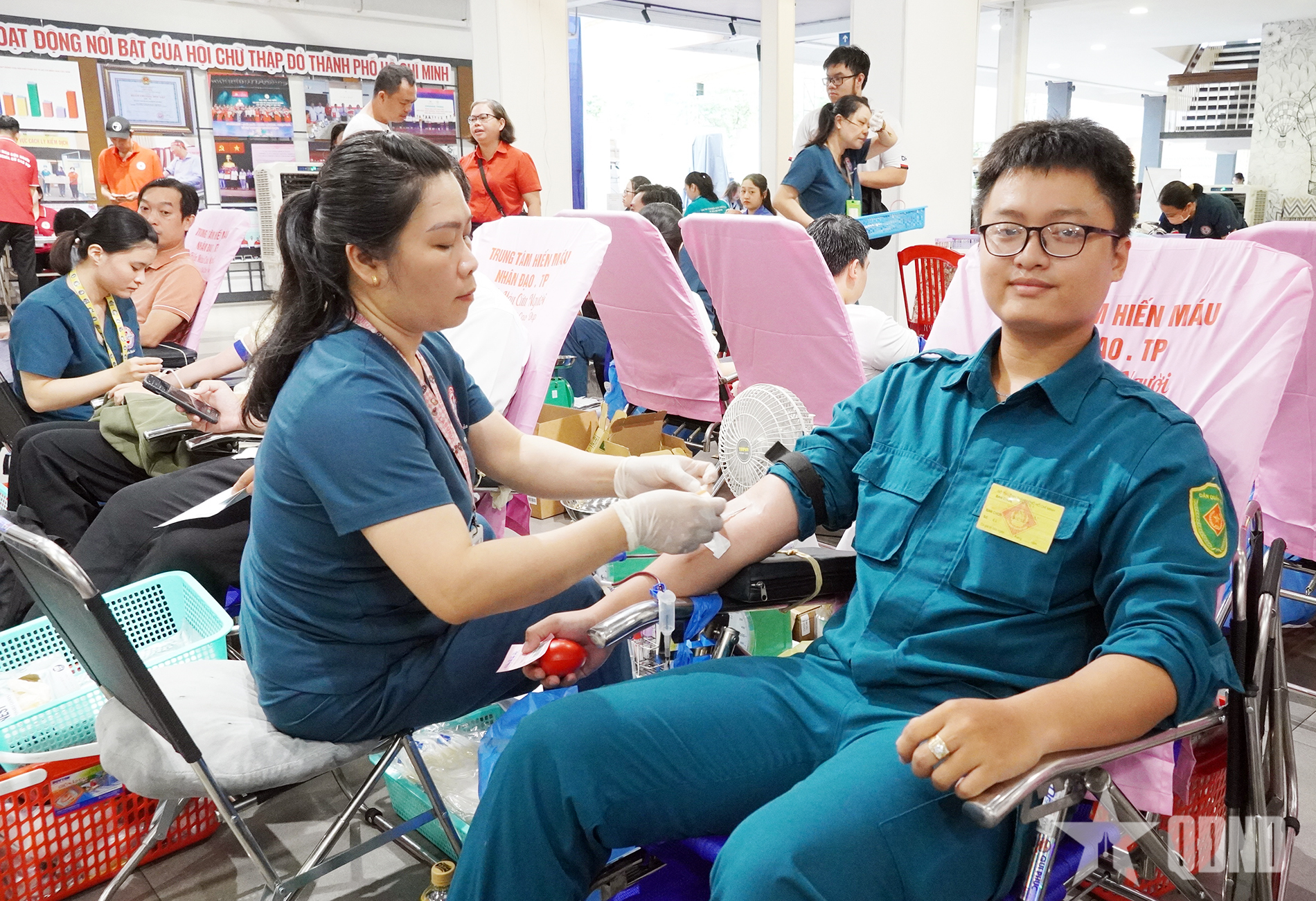 TP Hồ Chí Minh: Đông đảo người dân tham gia hiến máu tình nguyện