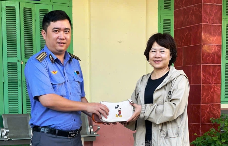 Tìm lại tài sản cho hành khách bỏ quên trên tàu