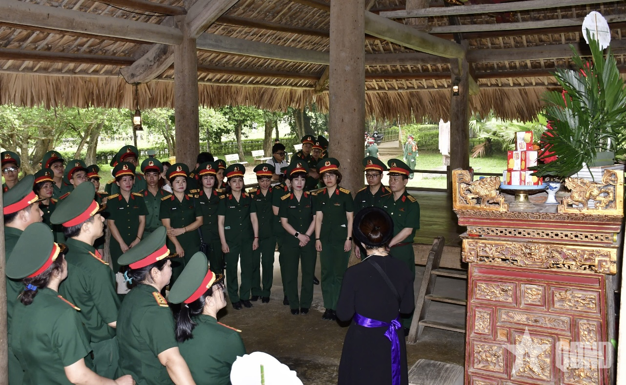 Học viện Kỹ thuật Quân sự tổ chức tham quan, học tập truyền thống