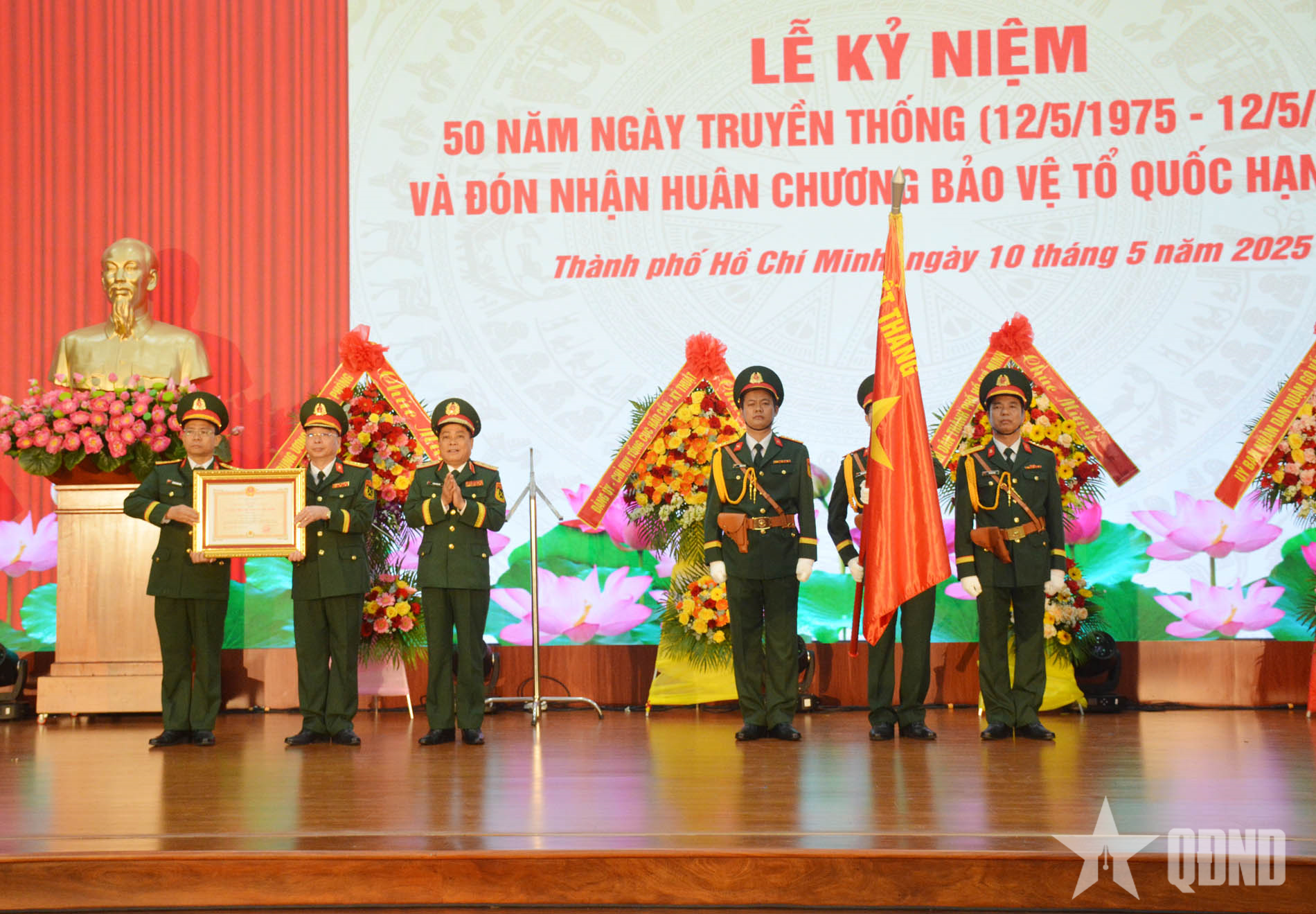 Trường Sĩ quan Kỹ thuật Quân sự đón nhận Huân chương Bảo vệ Tổ quốc hạng Nhất