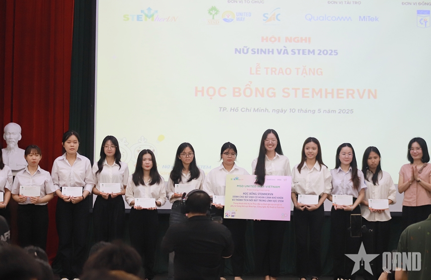 Tạo môi trường để nữ sinh tham gia tích cực giáo dục STEM