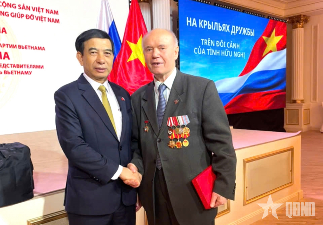 Đại tướng Phan Văn Giang gặp Chủ tịch Hội cựu chiến binh Nga từng công tác tại Việt Nam