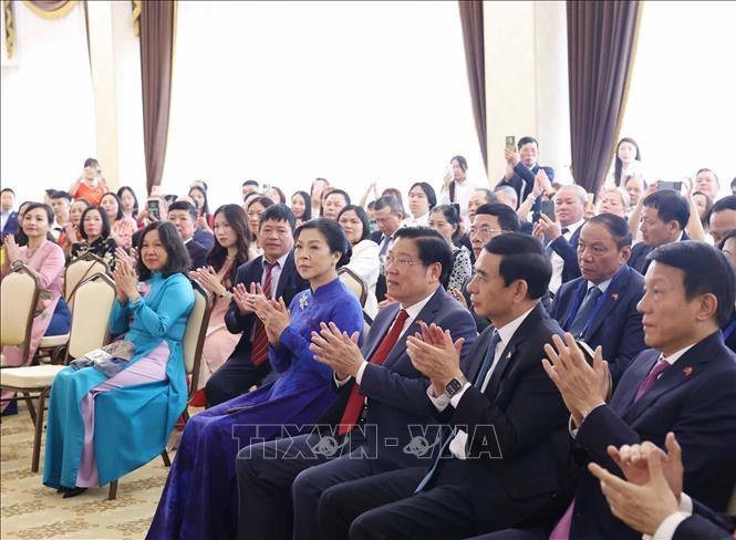 Tổng Bí thư Tô Lâm gặp gỡ cán bộ Đại sứ quán và đại diện cộng đồng người Việt Nam tại Belarus