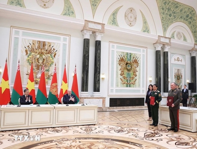 Tổng Bí thư Tô Lâm và Tổng thống Aleksandr Lukashenko chứng kiến lễ ký các văn kiện hợp tác giữa Việt Nam - Belarus