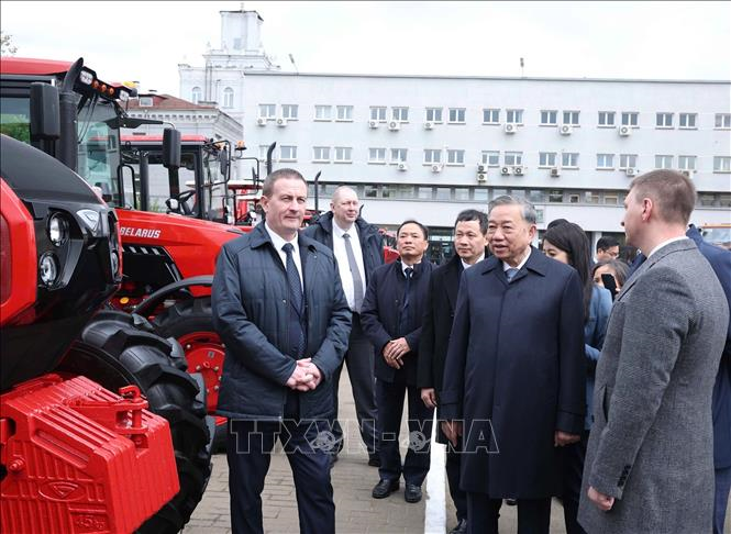 Tổng Bí thư Tô Lâm thăm Nhà máy Máy kéo Minsk (Belarus)