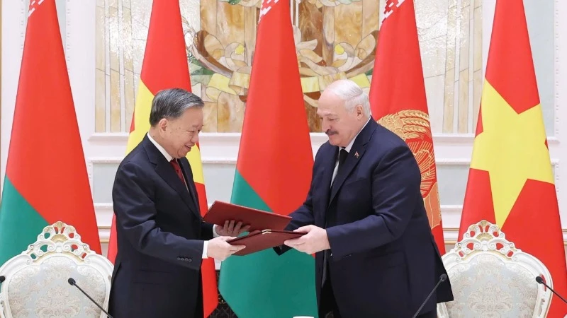Tuyên bố chung về việc thiết lập quan hệ Đối tác Chiến lược giữa Việt Nam và Belarus