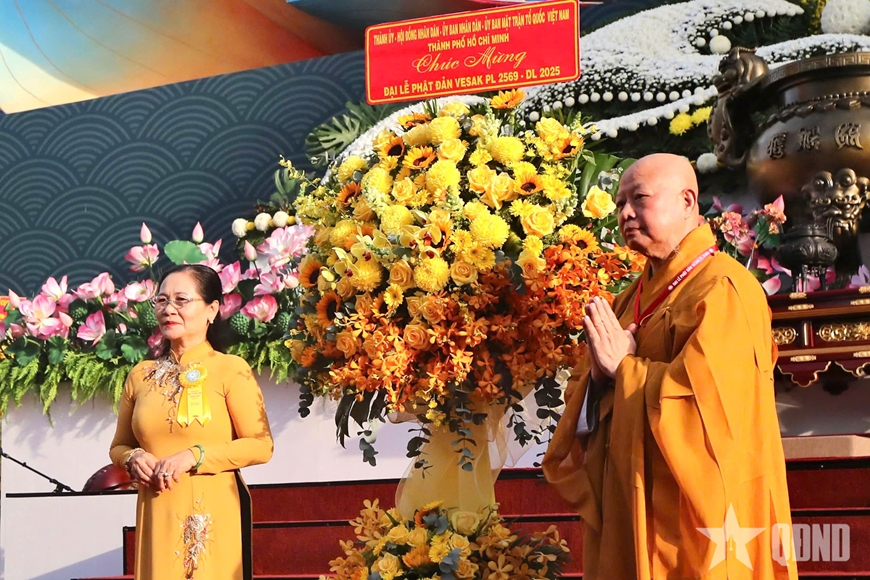 TP Hồ Chí Minh: Người dân, phật tử hân hoan đón mừng Đại lễ Phật đản
