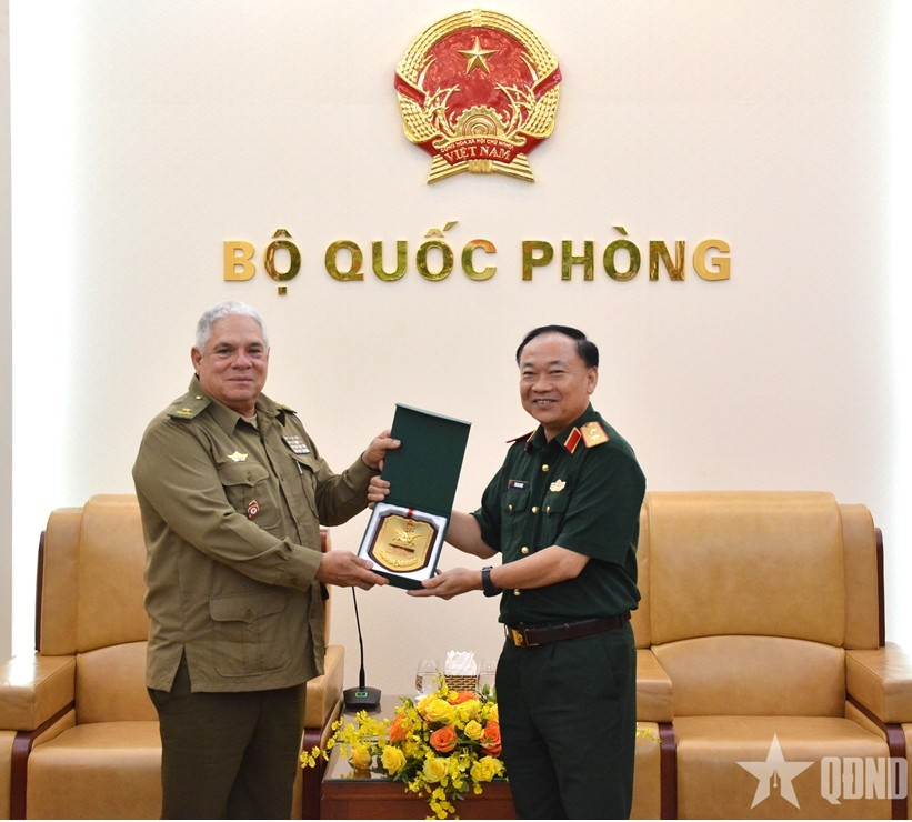 Trung tướng Thái Đại Ngọc tiếp Cục trưởng Cục Thông tin liên lạc, Bộ các Lực lượng vũ trang Cách mạng Cuba