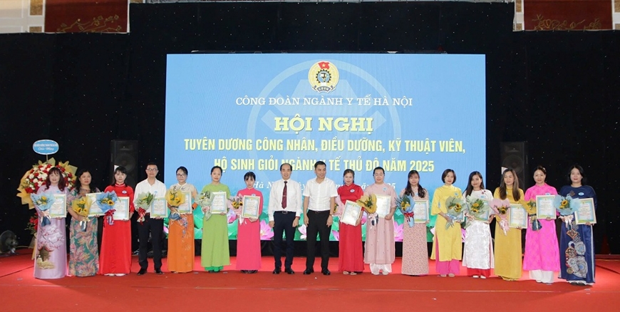 Tuyên dương 182 nhân viên y tế giỏi của y tế Thủ đô