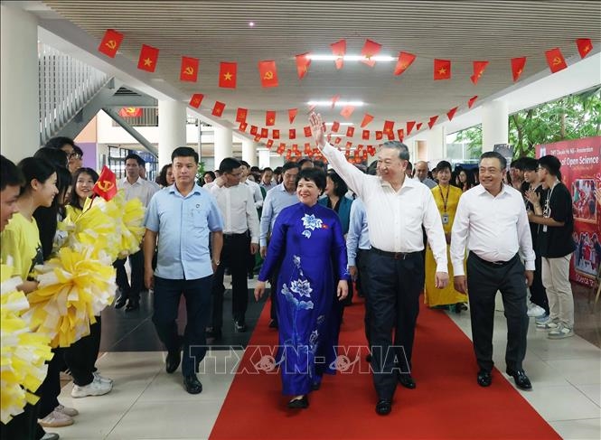 Tổng Bí thư Tô Lâm: Thúc đẩy đổi mới sáng tạo, chuyển đổi số trong trường học, không để học sinh nào bị bỏ lại phía sau
