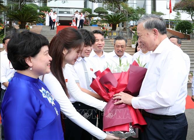 Tổng Bí thư Tô Lâm: Thúc đẩy đổi mới sáng tạo, chuyển đổi số trong trường học, không để học sinh nào bị bỏ lại phía sau