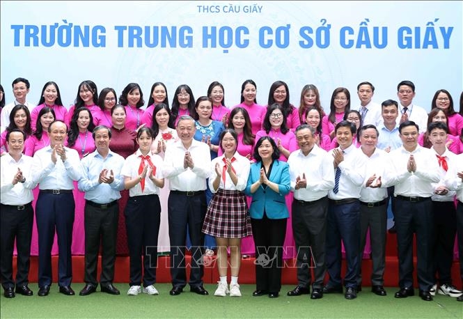 Tổng Bí thư Tô Lâm: Thúc đẩy đổi mới sáng tạo, chuyển đổi số trong trường học, không để học sinh nào bị bỏ lại phía sau
