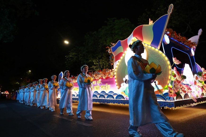 Vesak 2025: Cung nghênh xá lợi Đức Phật về chùa Quán Sứ (Hà Nội)