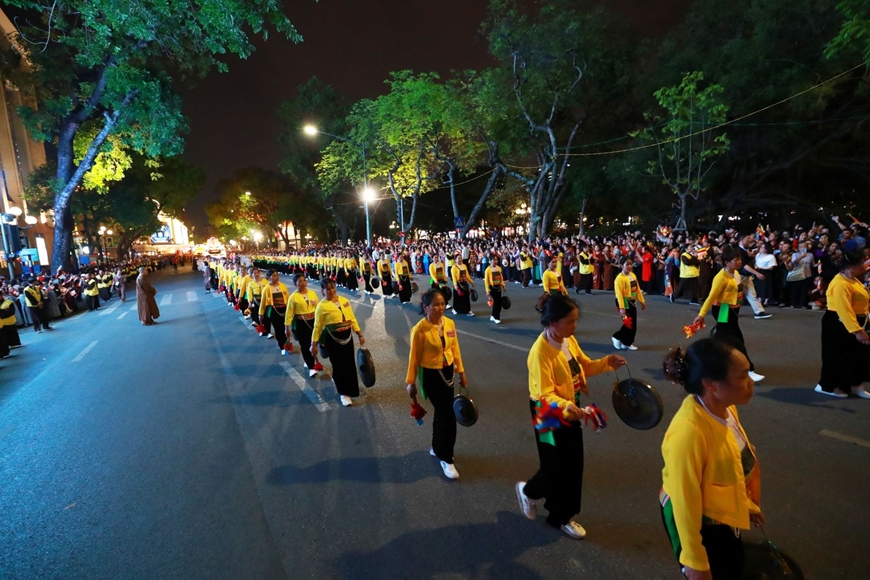 Vesak 2025: Cung nghênh xá lợi Đức Phật về chùa Quán Sứ (Hà Nội)