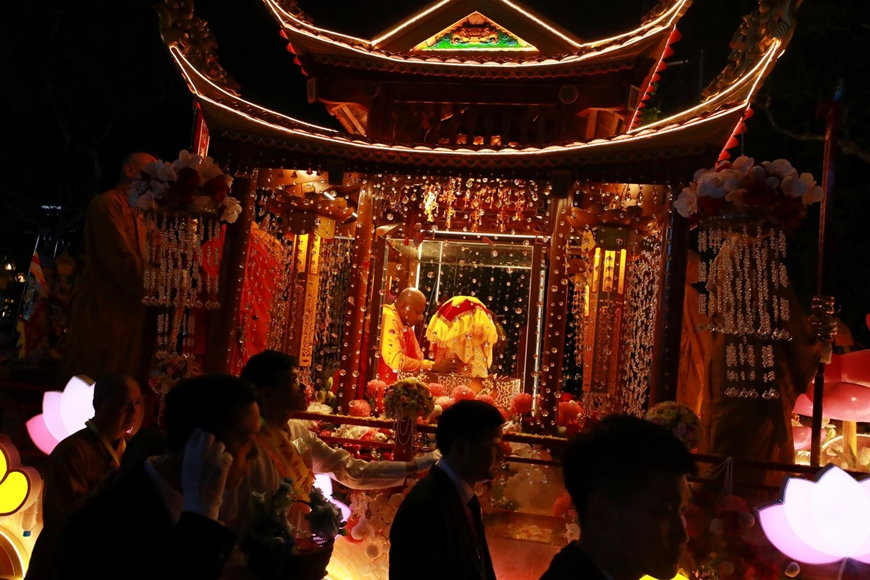 Vesak 2025: Cung nghênh xá lợi Đức Phật về chùa Quán Sứ (Hà Nội)