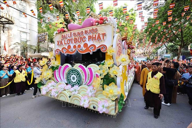Vesak 2025: Cung nghênh xá lợi Đức Phật về chùa Quán Sứ (Hà Nội)