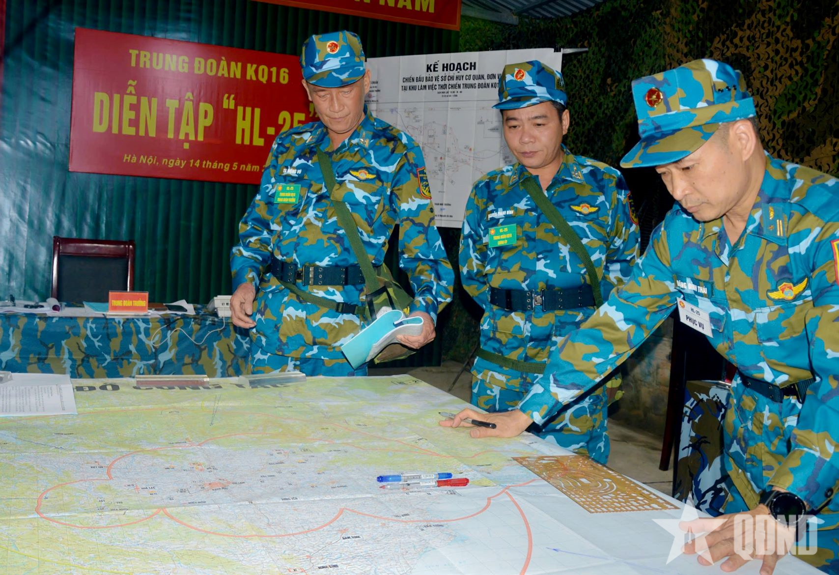 Hoàn thành tốt nhiệm vụ diễn tập chỉ huy - tham mưu 1 bên, 1 cấp trên bản đồ có một phần thực binh