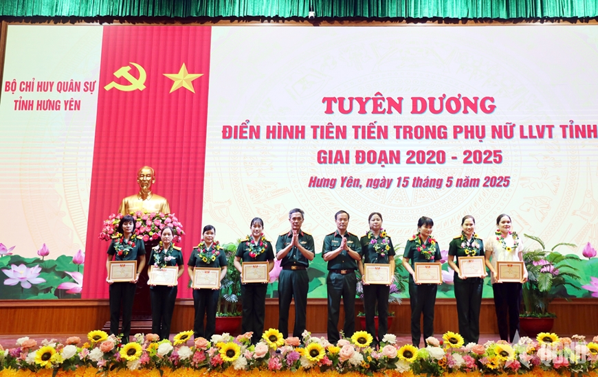 Bộ CHQS tỉnh Hưng Yên tuyên dương gương phụ nữ điển hình tiên tiến giai đoạn 2020-2025