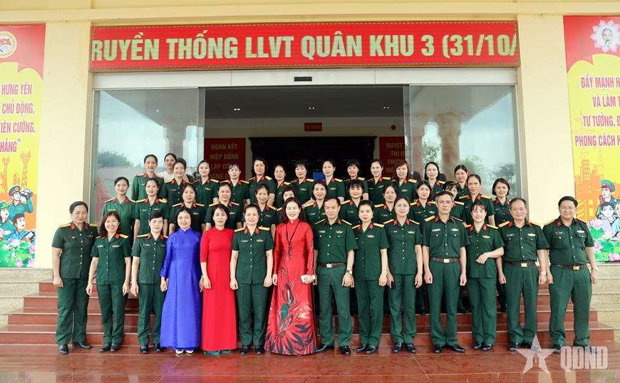 Bộ CHQS tỉnh Hưng Yên tuyên dương gương phụ nữ điển hình tiên tiến giai đoạn 2020-2025
