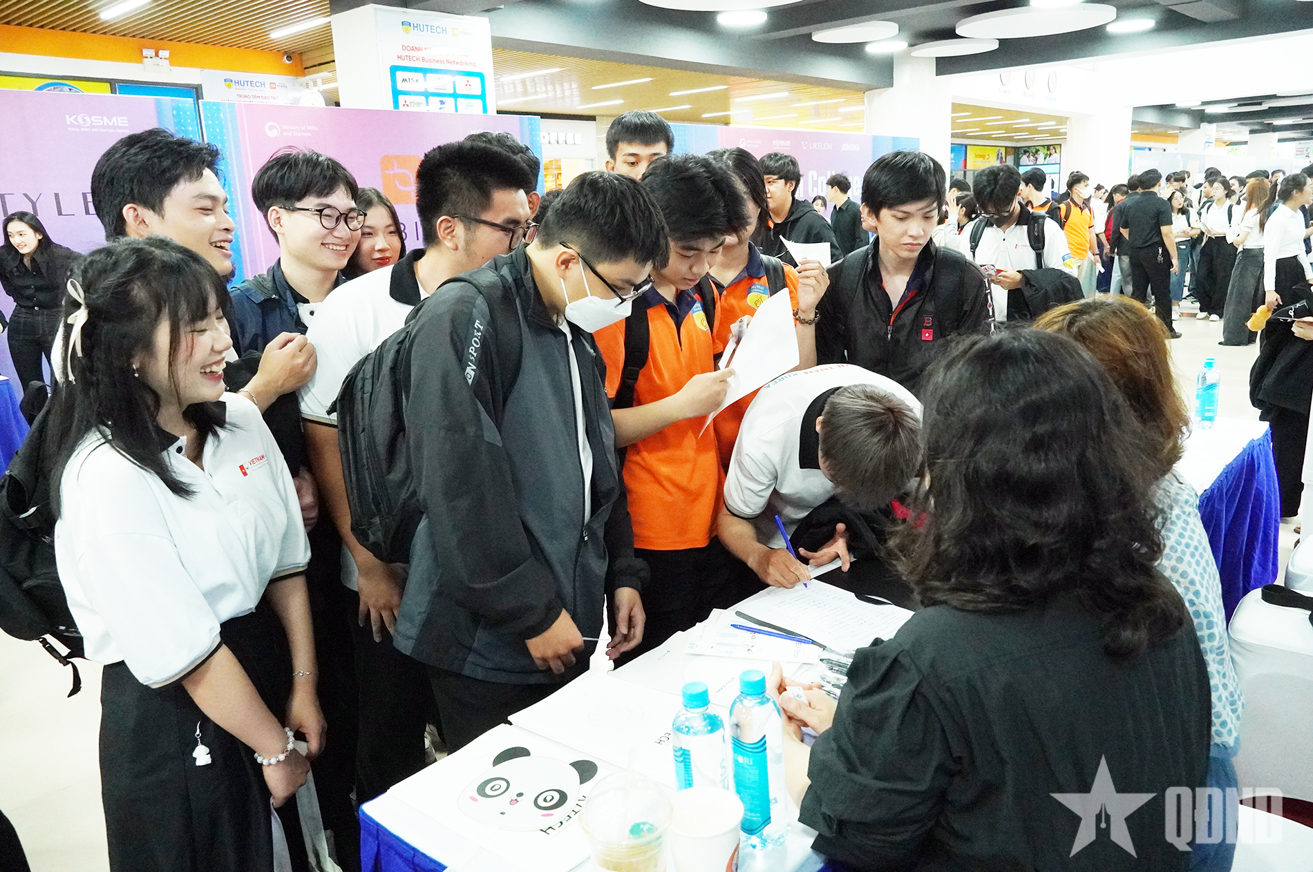 TP Hồ Chí Minh: Đông đảo sinh viên tiếp cận cơ hội việc làm tại doanh nghiệp Hàn Quốc