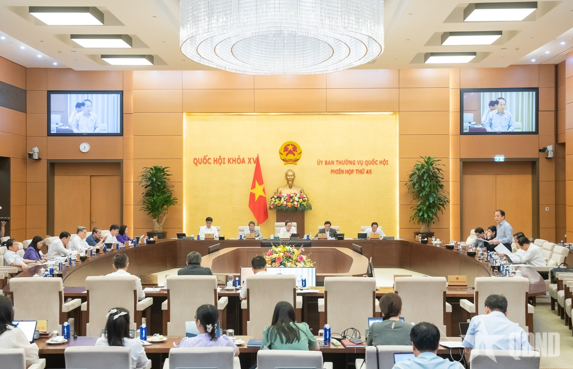 Tiếp tục hoàn thiện chính sách đặc biệt phát triển kinh tế tư nhân