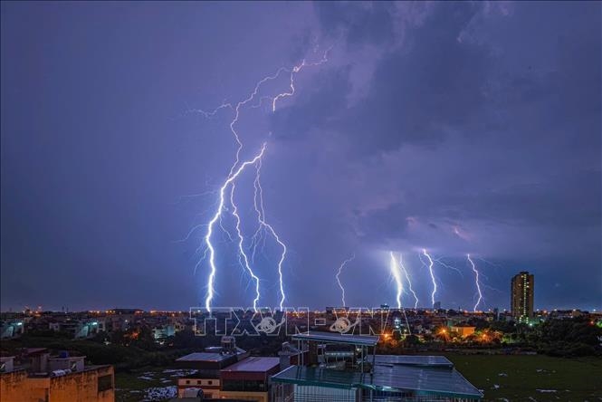 Thời tiết hôm nay (18-5): Bắc Bộ, Thanh Hóa và Nghệ An có mưa vừa, mưa to và dông